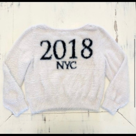 🌸🖤Victoria’s Secret 2018 NYC Fashion Show Pink & Black Heart Fuzzy Sweater🌸🖤 - Picture 3 of 4